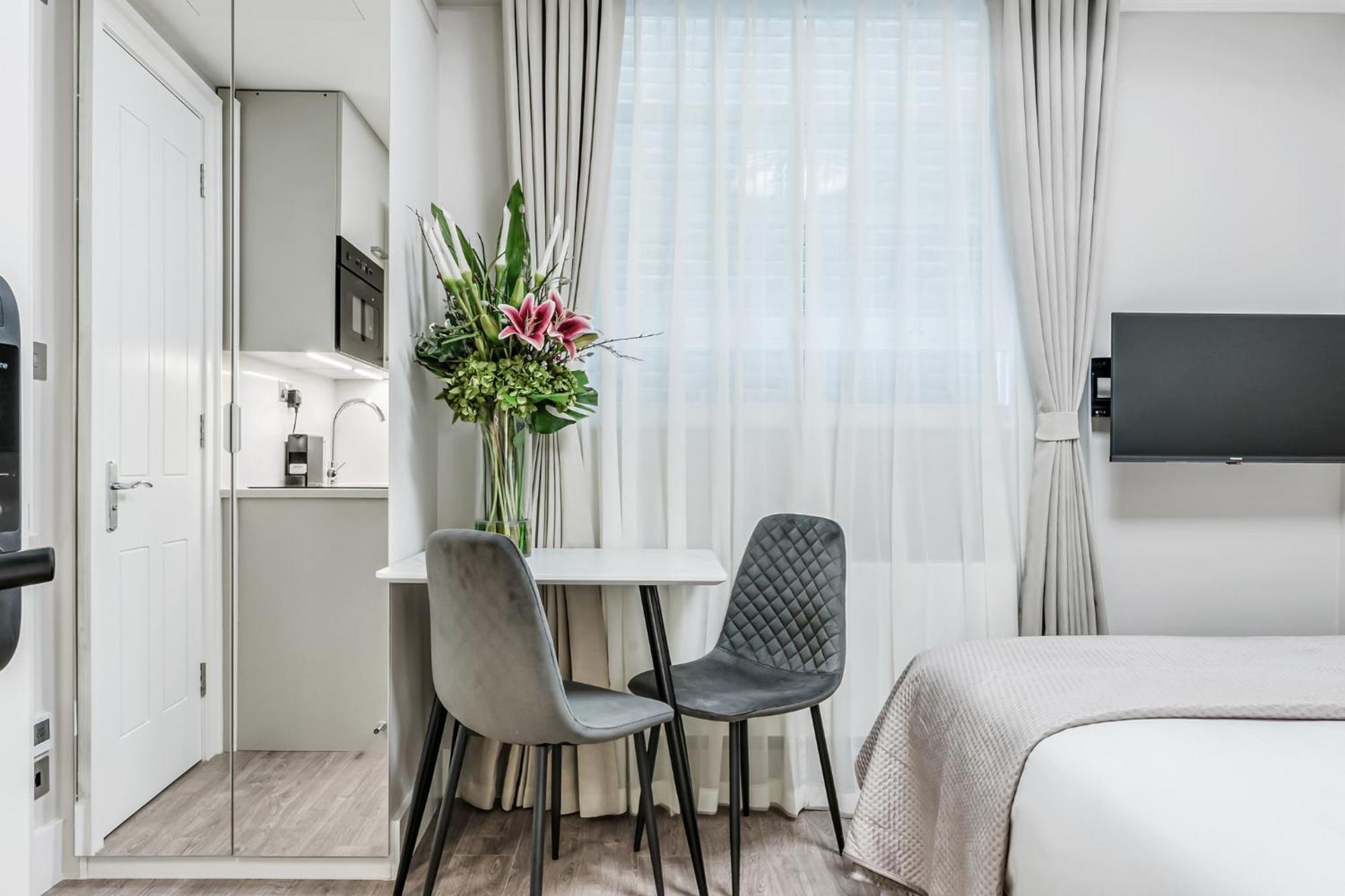 Cleveland Residences Bloomsbury Apartment
